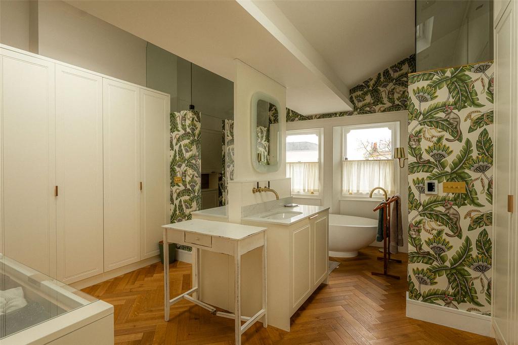 Ensuite