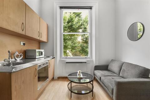 Studio to rent, Linden Gardens, London W2