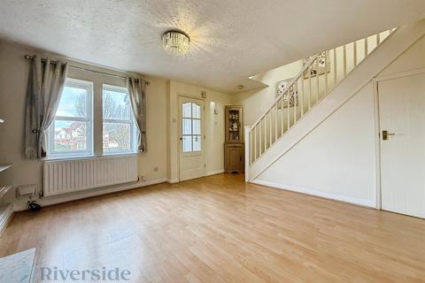 3 bedroom semi-detached house for sale, Charlestown Way, Hull HU9