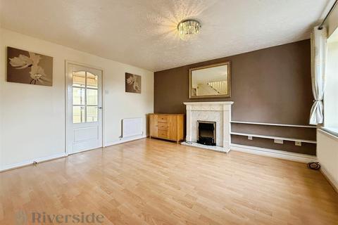 3 bedroom semi-detached house for sale, Charlestown Way, Hull HU9