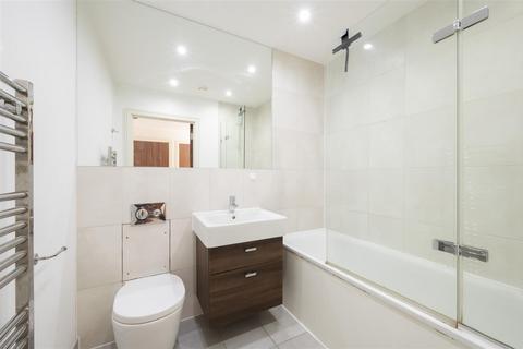 2 bedroom apartment to rent, Devonshire House, Putney Hill, SW15