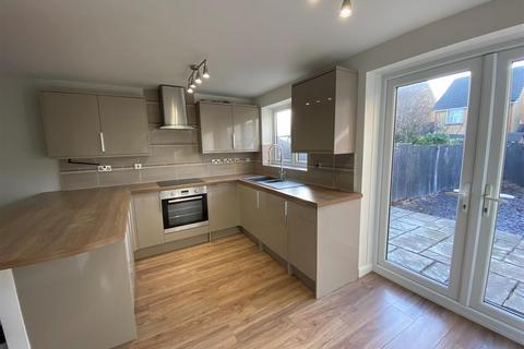2 bedroom semi-detached house to rent, Heol Gylfinir, Barry Island CF62