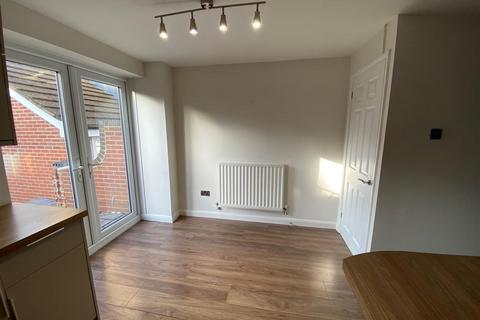 2 bedroom semi-detached house to rent, Heol Gylfinir, Barry Island CF62