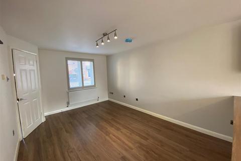 2 bedroom semi-detached house to rent, Heol Gylfinir, Barry Island CF62