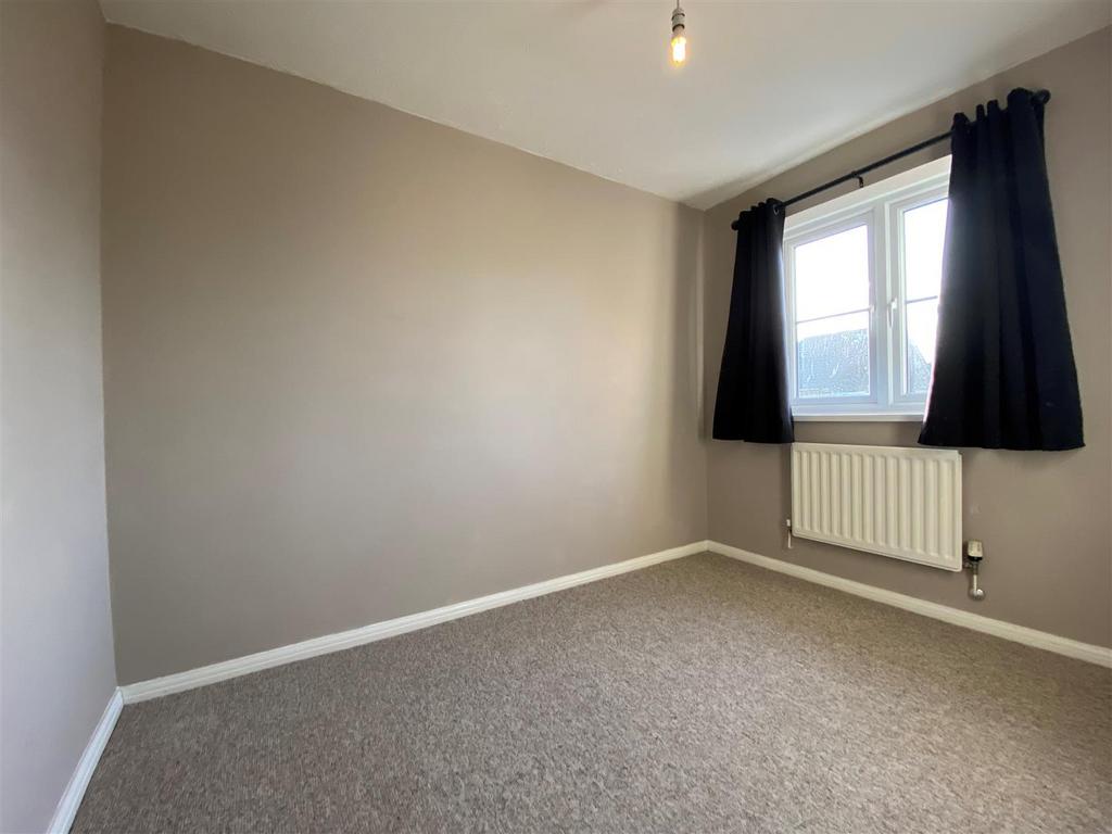 2 Heol Gylfinir - bedroom two.jpg