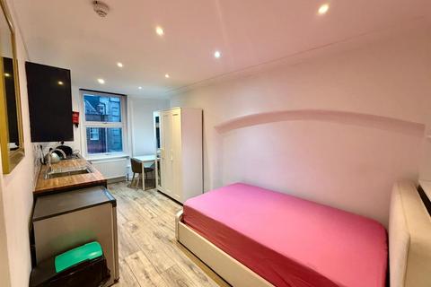 Studio to rent, Kensington High Street, London W8