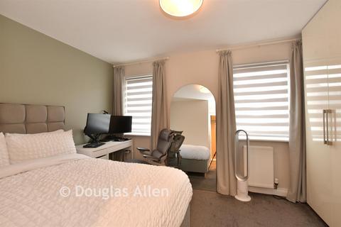 2 bedroom terraced house for sale, Nightingale Grove, Basildon, Essex
