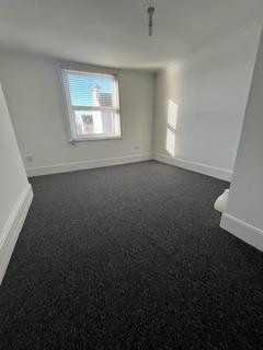 1 bedroom apartment to rent, Stockleigh Road