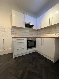 1 bedroom apartment to rent, Stockleigh Road