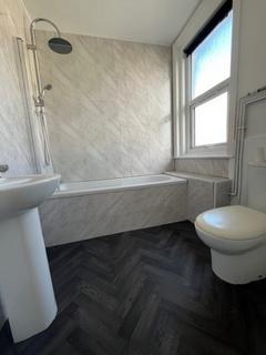 1 bedroom apartment to rent, Stockleigh Road