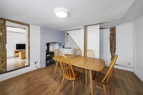 2 bedroom terraced house to rent, High Street, Hampshire GU34