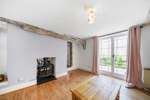 2 bedroom terraced house to rent, High Street, Hampshire GU34