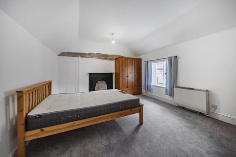 2 bedroom terraced house to rent, High Street, Hampshire GU34