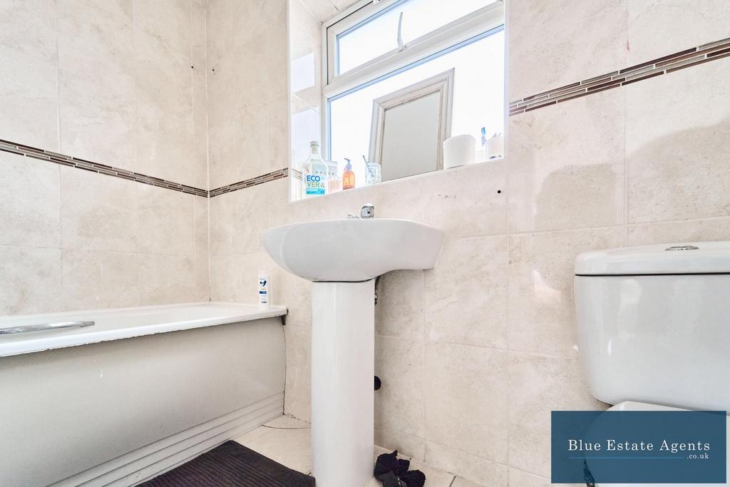 Family Bathroom Suite