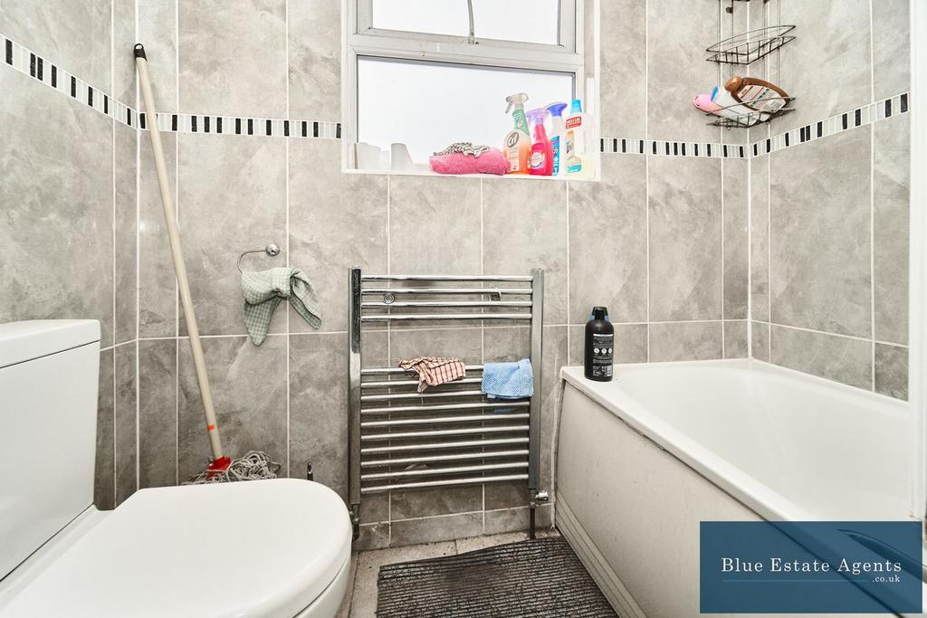 Loft Bathroom Suite