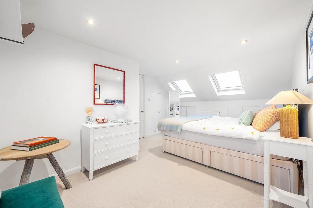 Bedroom 2.JPG