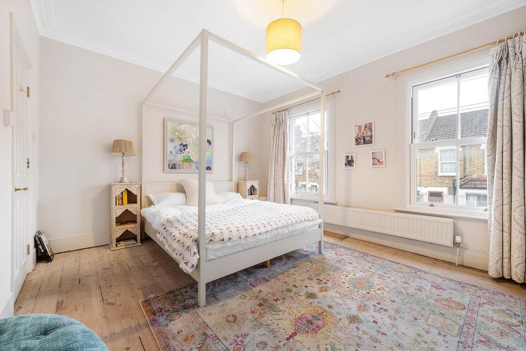 Bedroom 1 (2).JPG