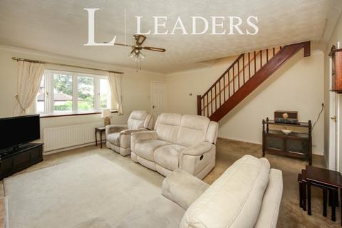 4 bedroom semi-detached house to rent, Cornwell Close, B98