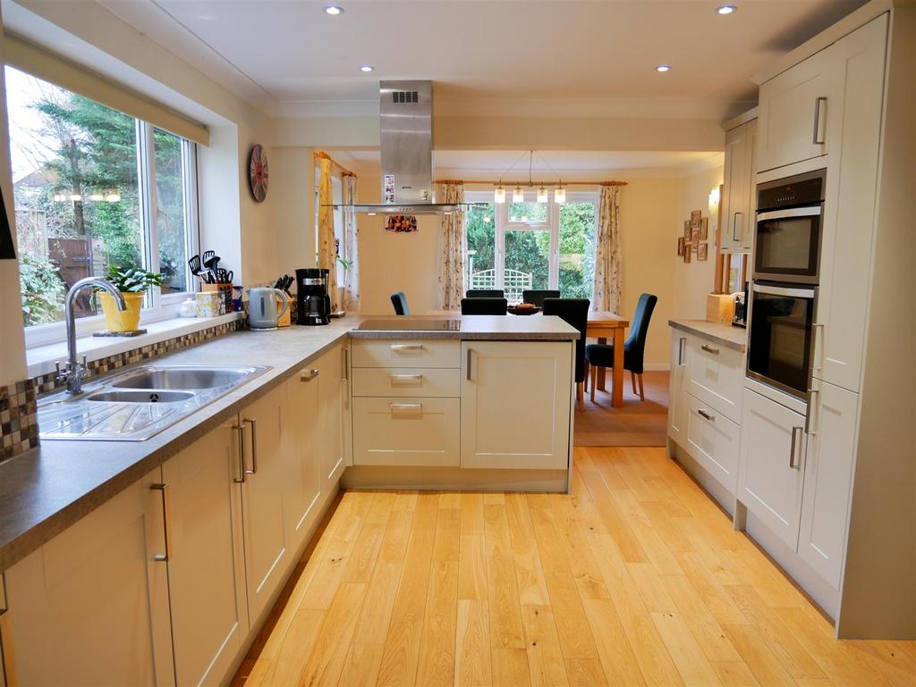Living dining kitchen