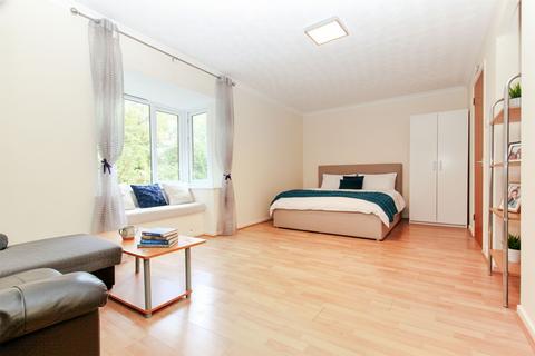 1 bedroom apartment to rent, Turnpike Lane, Uxbridge, UB10