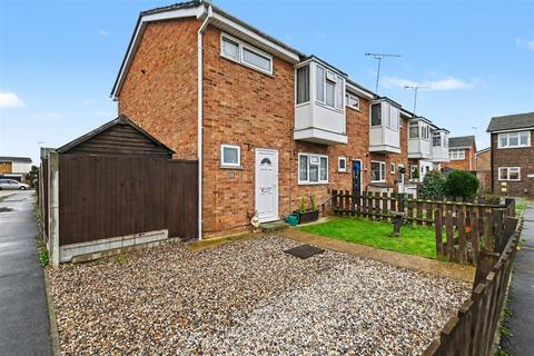 3 bedroom end of terrace house for sale, Genk Close, Canvey Island SS8