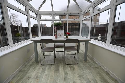 3 bedroom end of terrace house for sale, Genk Close, Canvey Island SS8