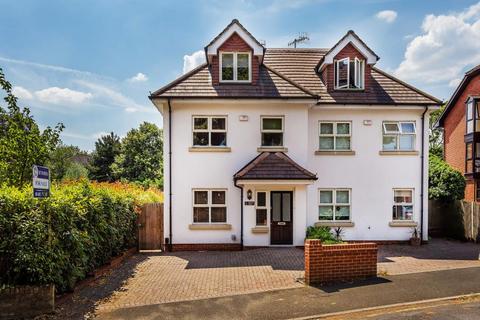 4 bedroom semi-detached house to rent, Midhope Road, Woking GU22