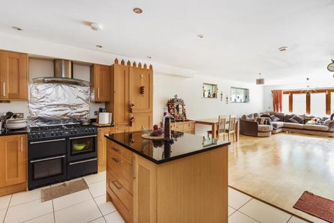 4 bedroom semi-detached house to rent, Midhope Road, Woking GU22