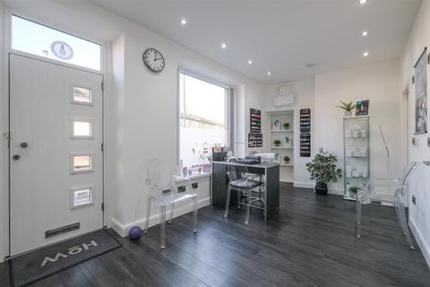 2 bedroom end of terrace house for sale, Towngate, Huddersfield, HD4