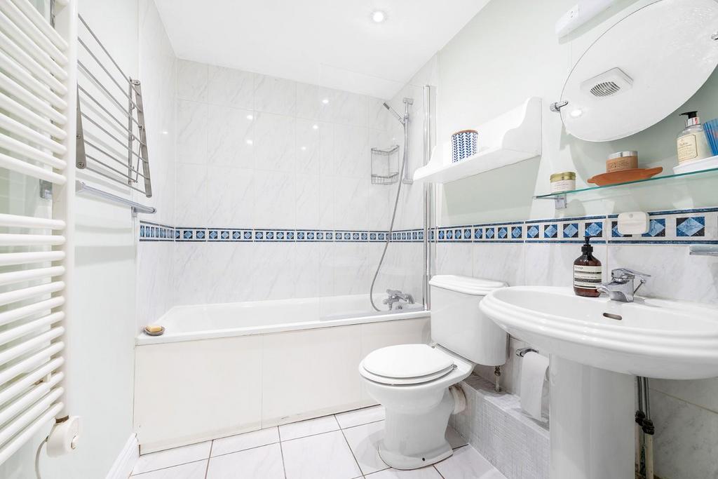 Family Bathroom.JPG