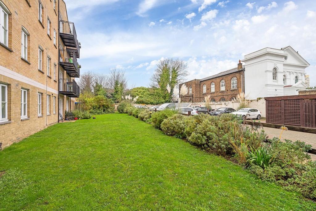 32, 41 Draymans Court-3.JPG