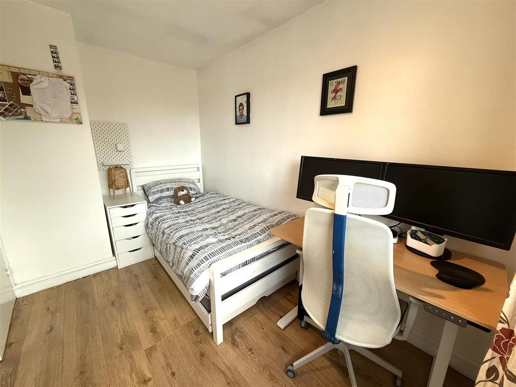 7 green bed 3.jpeg