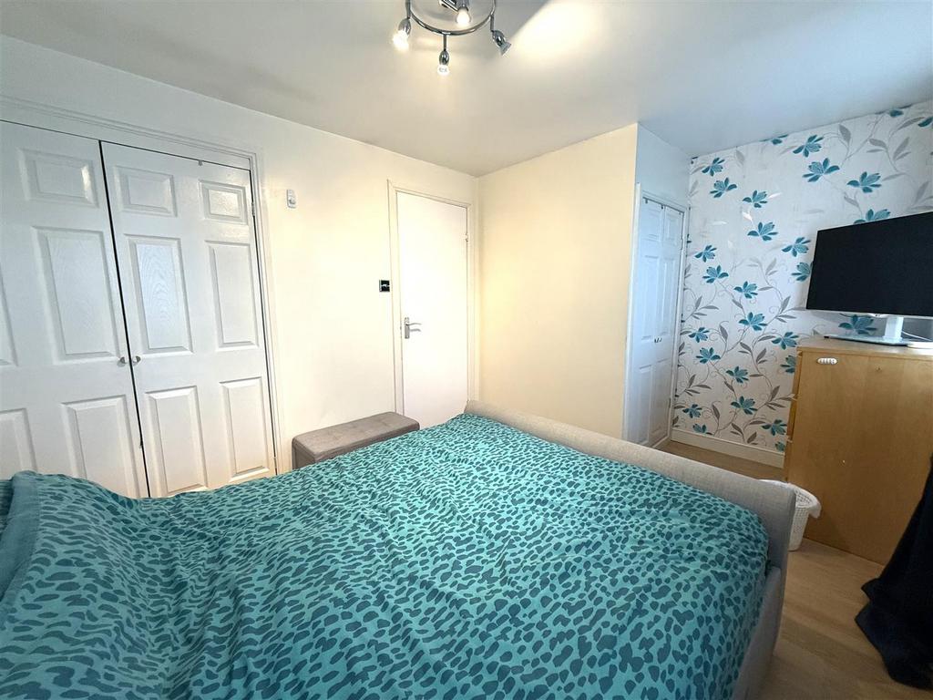 7 green bed.jpeg
