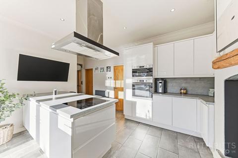 2 bedroom end of terrace house for sale, Woodhouse Mount, Wakefield WF6