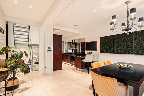 3 bedroom terraced house to rent, Pavilion Road, Knightsbridge, London, SW1X