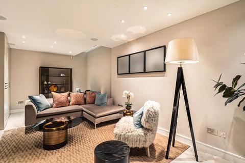 3 bedroom terraced house to rent, Pavilion Road, Knightsbridge, London, SW1X