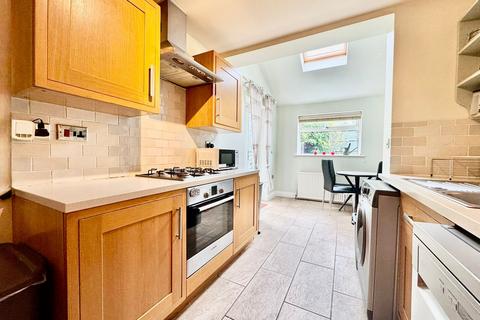 3 bedroom terraced house to rent, Minton Close, Tilehurst, Reading, RG30