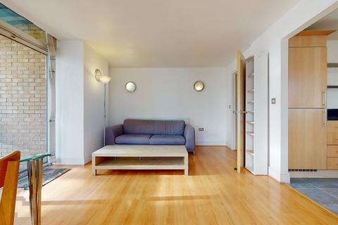 2 bedroom flat to rent, Cassilis Road, London E14