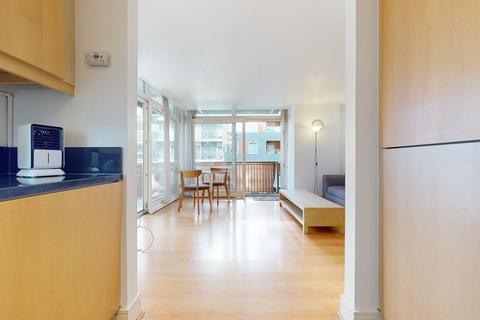 2 bedroom flat to rent, Cassilis Road, London E14