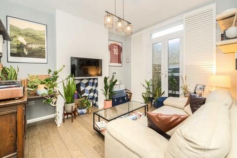 2 bedroom flat for sale, Harwood Road, London SW6