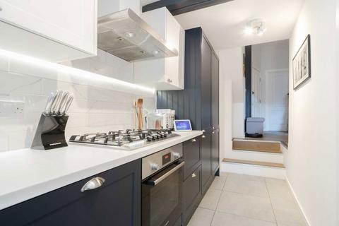 2 bedroom flat for sale, Harwood Road, London SW6