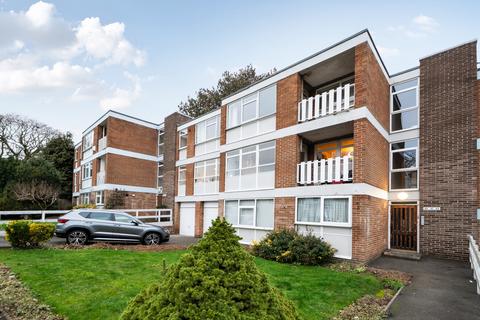 3 bedroom flat for sale, Newton Court, Oakwood, Leeds, LS8
