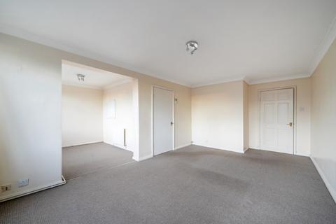 3 bedroom flat for sale, Newton Court, Oakwood, Leeds, LS8