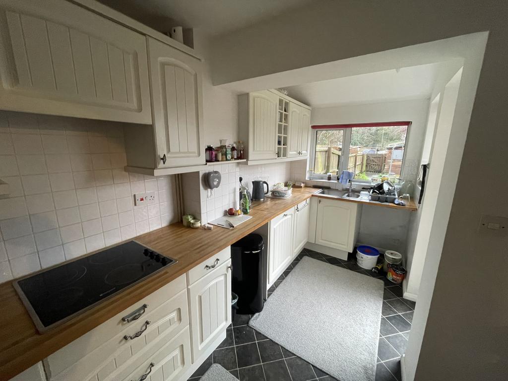 Kitchen 2.jpeg