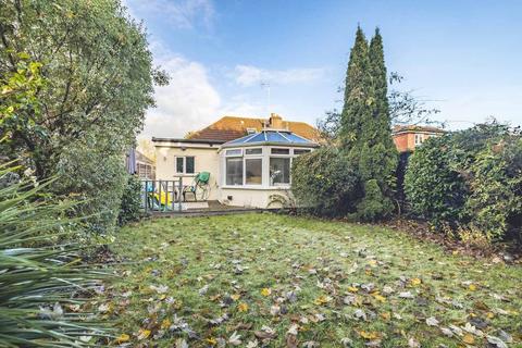 3 bedroom bungalow for sale, Oxford Avenue, Burnham SL1