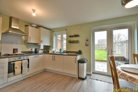 3 bedroom semi-detached house for sale, Pelton Close, Bexhill-on-Sea, TN39