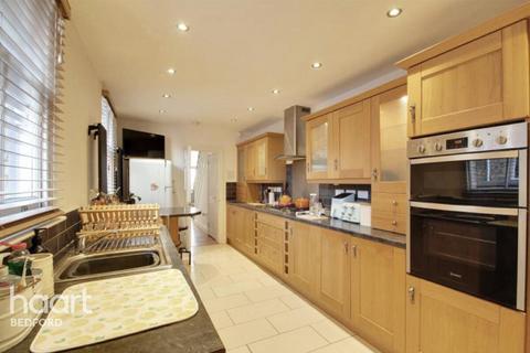 3 bedroom terraced house to rent, Hardwick Road, BEDFORD