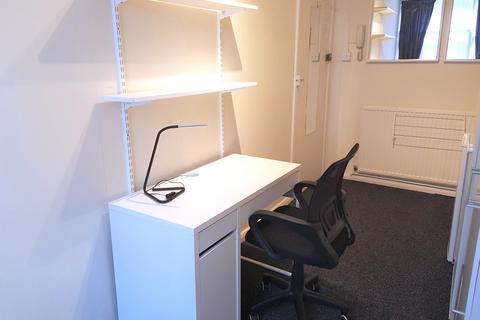 1 bedroom in a house share to rent, Raleigh Street, Nottingham NG7