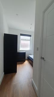 1 bedroom in a house share to rent, Broadway, Adamsdown, Cardiff, CF24
