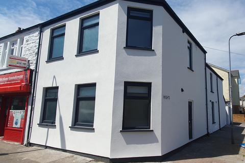 1 bedroom in a house share to rent, Broadway, Adamsdown, Cardiff, CF24